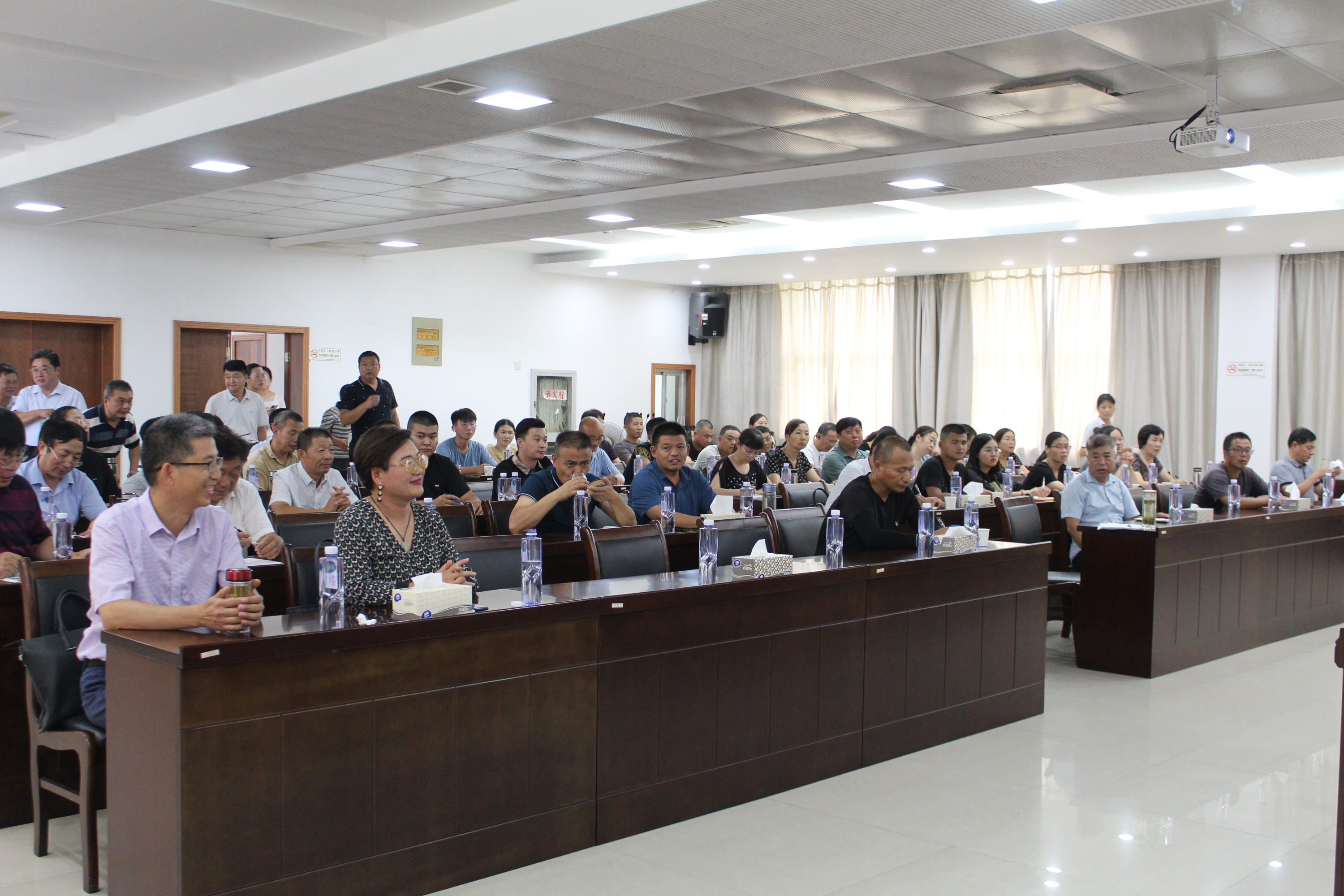 我司參加泰興市林業(yè)中心組織的園林防治病蟲害培訓班